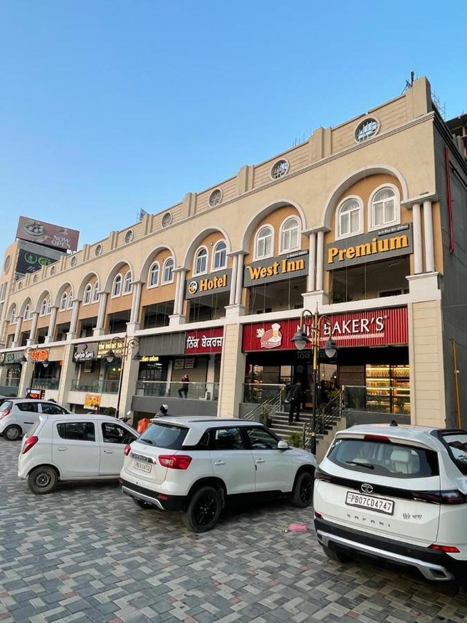 Hotel West Inn Premium Kharar Eksteriør bilde