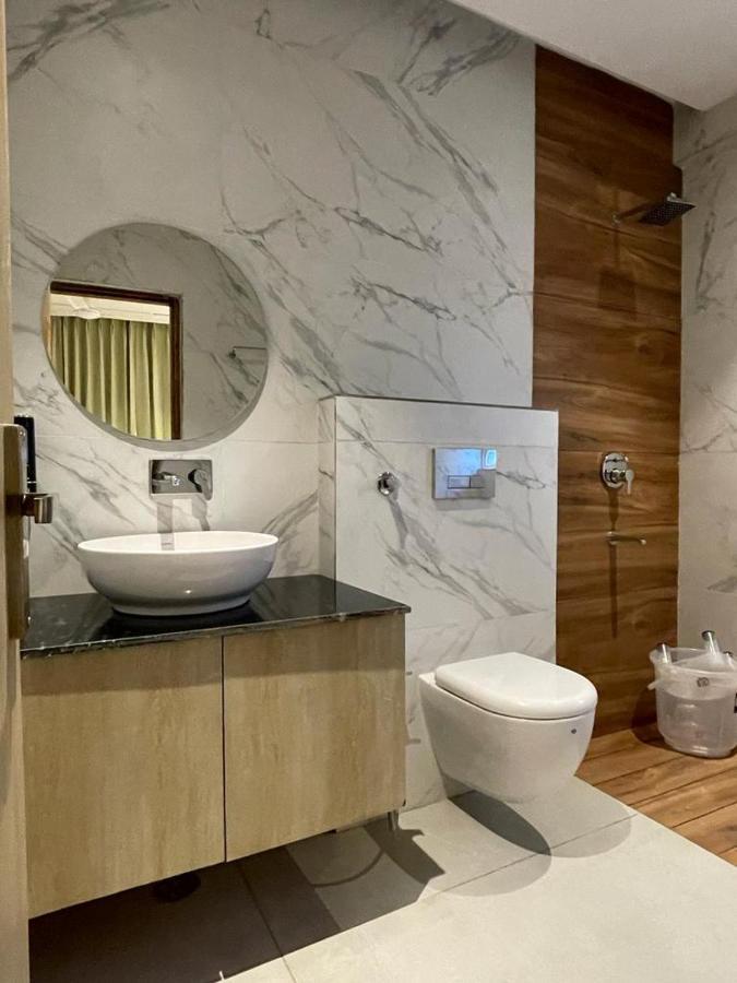 Hotel West Inn Premium Kharar Eksteriør bilde