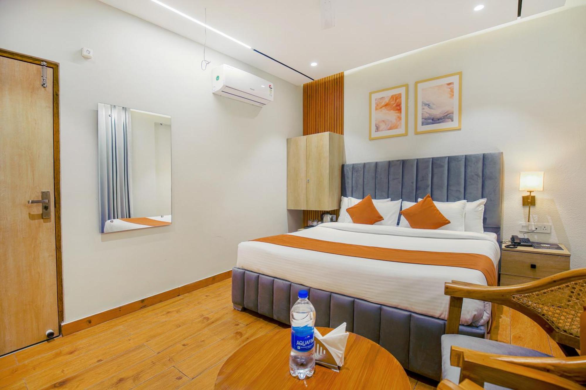 Hotel West Inn Premium Kharar Eksteriør bilde