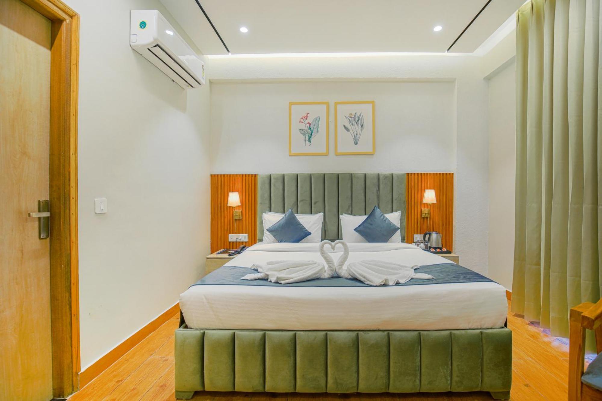 Hotel West Inn Premium Kharar Eksteriør bilde